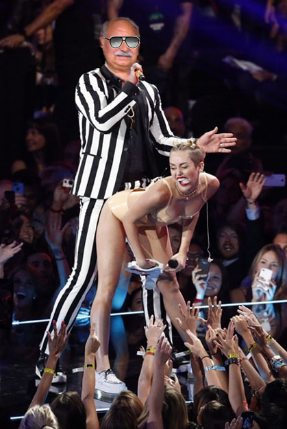 Tom instructs Miley the twerk!